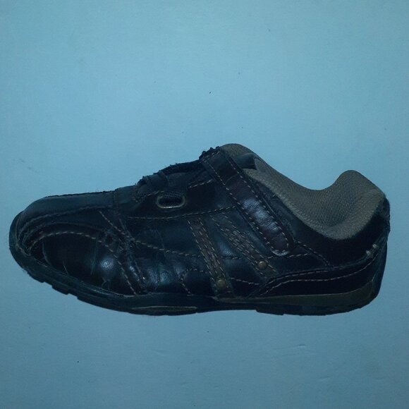 Lightweight Synthetic Leather Sneaker - Picture 2 of 2